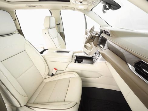 Used 2022 GMC Yukon XL Denali image 15