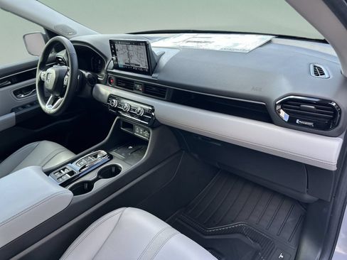 Certified 2025 Honda Pilot Touring image 20