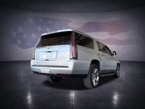 Used 2020 Cadillac Escalade ESV Luxury RWD image 5