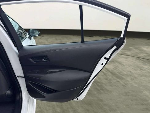 Used 2022 Toyota Corolla LE image 16