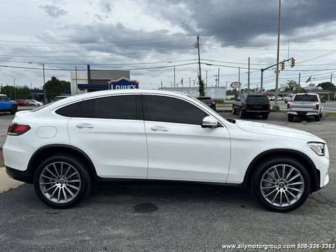 Used 2020 Mercedes-Benz GLC 300 4MATIC Coupe image 4