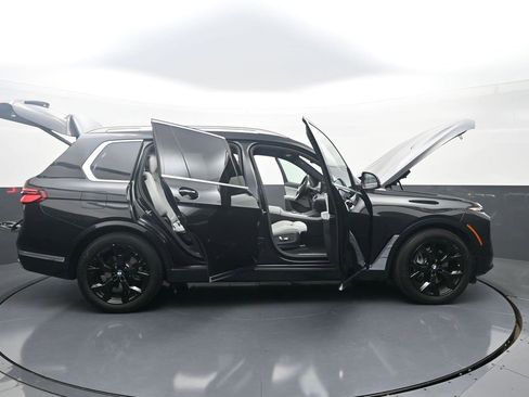Used 2025 BMW X7 xDrive40i w/ Premium Package image 46