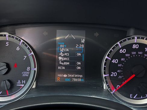Used 2021 Toyota Highlander LE AWD/4WD image 32