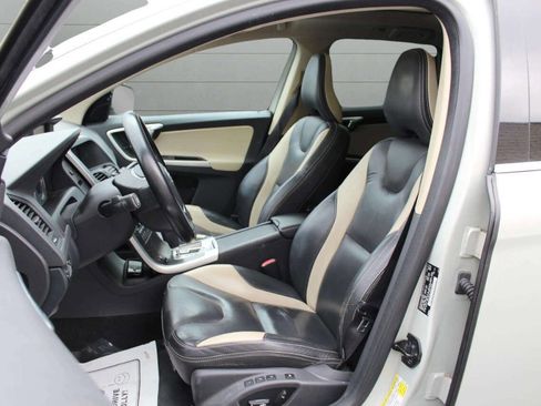 Used 2011 Volvo XC60 T6 image 11