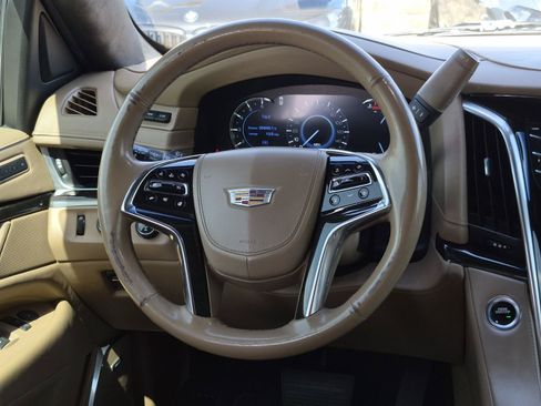 Used 2019 Cadillac Escalade ESV Platinum AWD/4WD image 19