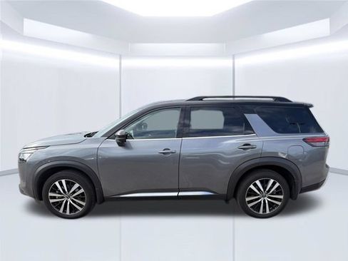 Used 2024 Nissan Pathfinder Platinum AWD/4WD image 10