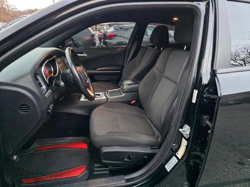 Used 2016 Dodge Charger SXT image 9