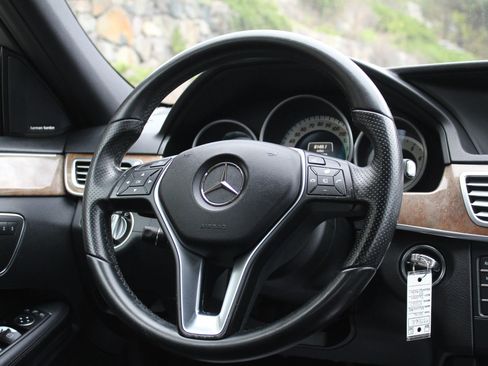 Used 2016 Mercedes-Benz E 350 4MATIC Sedan image 20