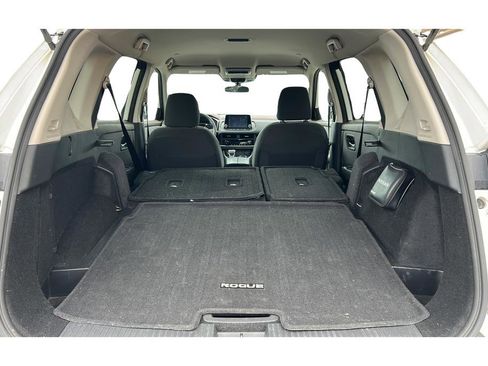 Used 2023 Nissan Rogue SV image 10