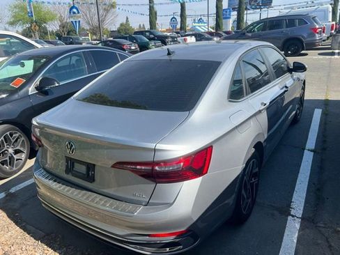 Used 2024 Volkswagen Jetta SEL image 6