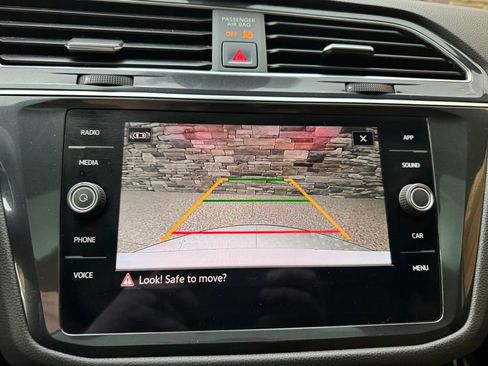 Used 2023 Volkswagen Tiguan SE w/ Panoramic Sunroof Package image 21