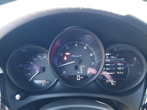 Used 2025 Porsche Macan Turbo AWD/4WD image 31