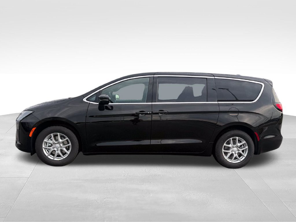 New 2027 Chrysler Pacifica Select FWD image 2