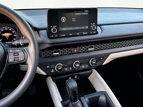 Certified 2025 Honda Accord SE image 9