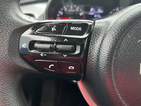 Used 2023 Kia Rio LX image 17
