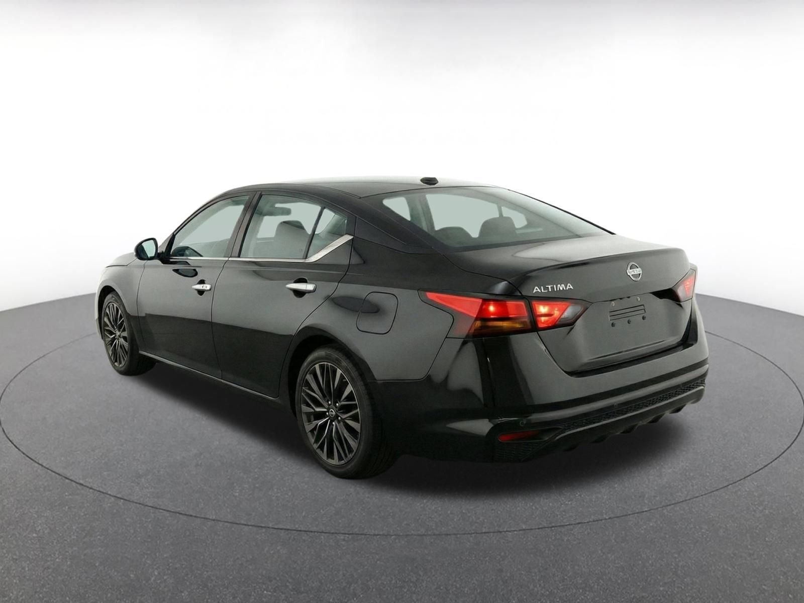 Used 2025 Nissan Altima 2.5 SV FWD image 6