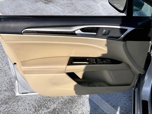 Used 2016 Ford Fusion SE w/ Equipment Group 202A image 21