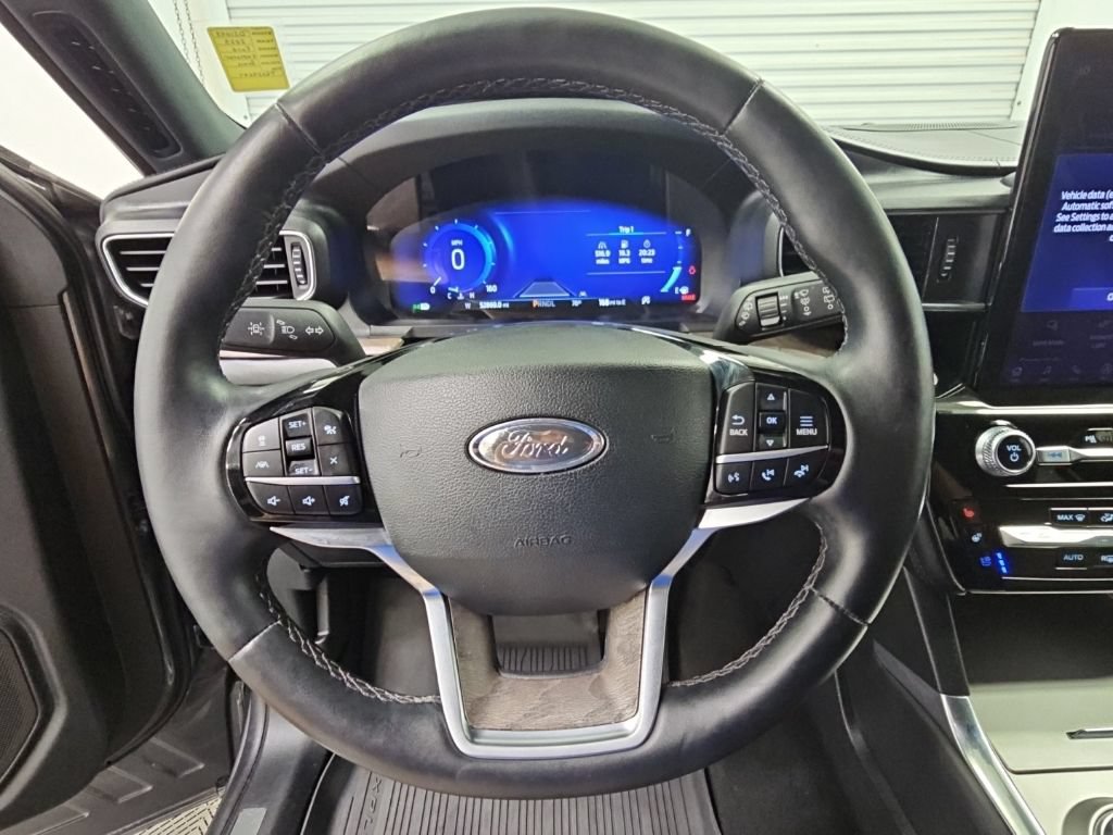Used 2023 Ford Explorer Platinum w/ Technology Package AWD/4WD image 26