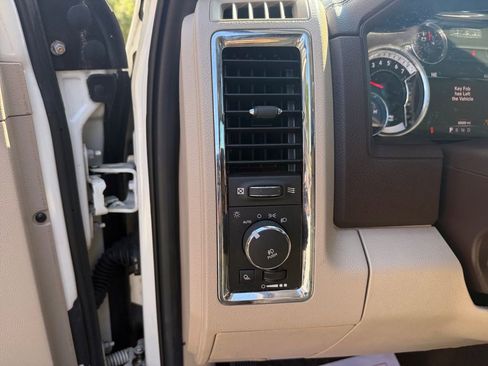 Used 2016 RAM 1500 Laramie w/ Convenience Group image 18