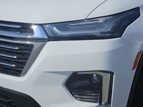 Used 2023 Chevrolet Traverse LT image 9