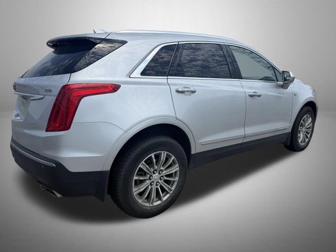 Used 2017 Cadillac XT5 Luxury w/ Driver Awareness Package AWD/4WD image 4