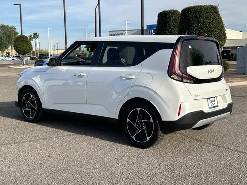 Certified 2023 Kia Soul EX image 4