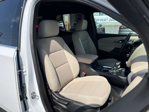 Used 2023 Chevrolet Traverse LS FWD image 49