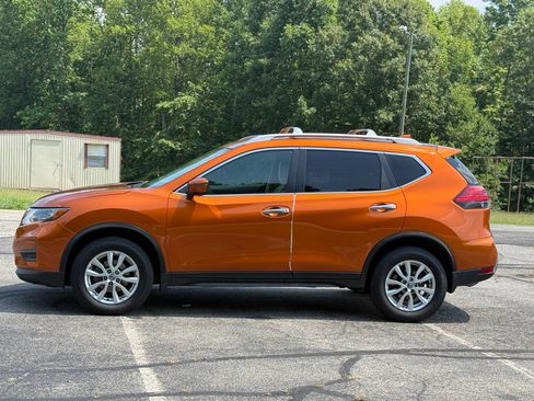 Used 2017 Nissan Rogue SV w/ SV Premium Package AWD/4WD image 7
