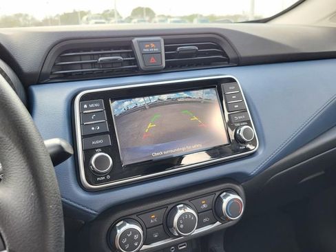 Used 2025 Nissan Versa SV image 9