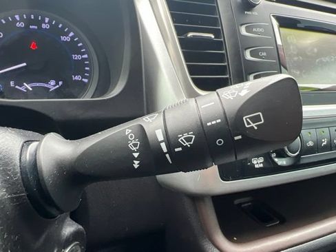 Used 2019 Toyota Highlander LE AWD/4WD image 23