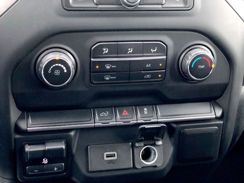 Used 2020 Chevrolet Silverado 2500 Custom w/ Custom Value Package image 21