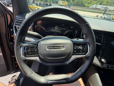 Used 2022 Jeep Grand Wagoneer Series II AWD/4WD image 20