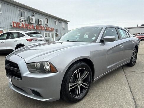 Used 2014 Dodge Charger SXT image 1