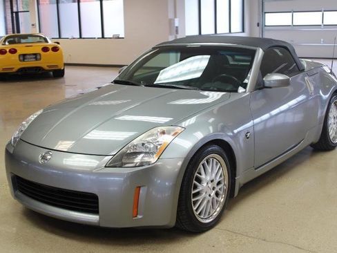 Used 2004 Nissan 350Z Touring image 10