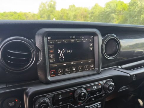 Used 2022 Jeep Wrangler Unlimited Sport AWD/4WD image 11