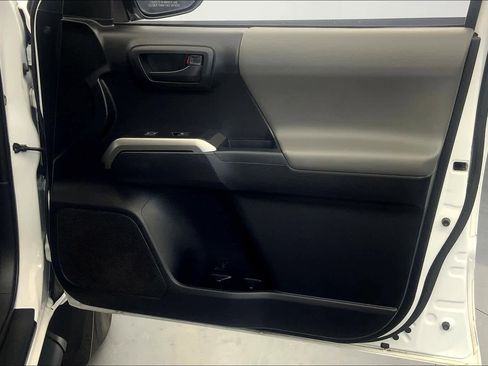 Used 2020 Toyota Tacoma SR5 image 20