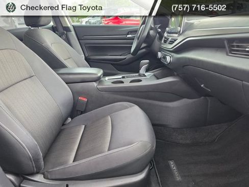 Used 2025 Nissan Altima 2.5 SV FWD image 25