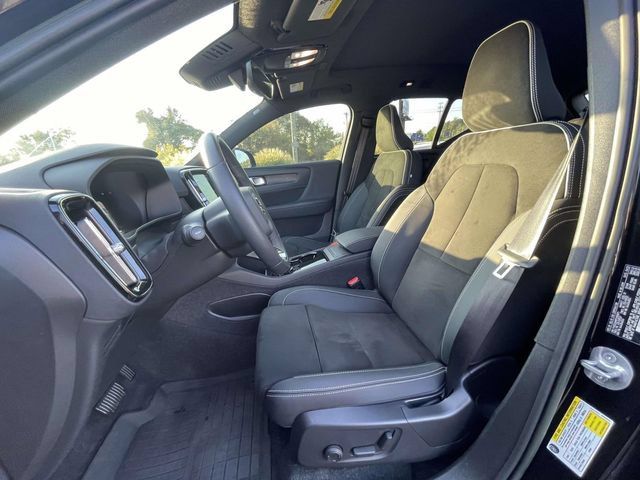 Certified 2023 Volvo XC40 Recharge Ultimate w/ Protection Package Premier AWD/4WD image 17
