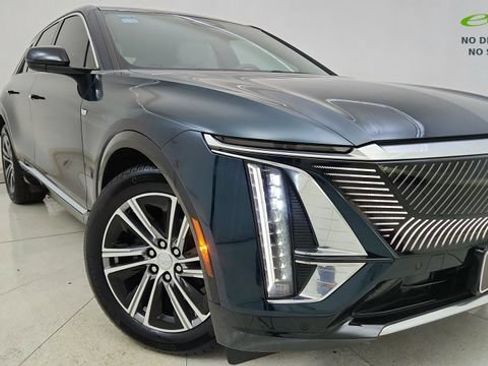 Used 2025 Cadillac Lyriq Luxury w/ LPO, Floor Liner Package RWD image 88