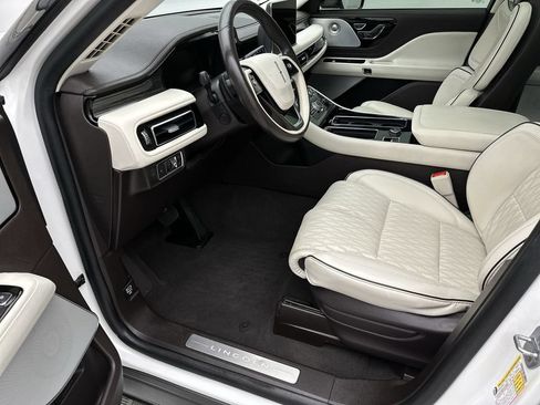 Used 2023 Lincoln Aviator Black Label w/ Dynamic Handling Package AWD/4WD image 11