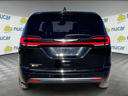 Used 2024 Chrysler Pacifica Touring-L image 5
