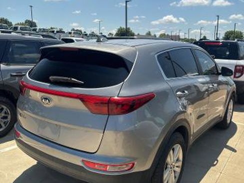 Used 2019 Kia Sportage LX FWD image 3