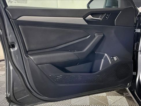 Used 2021 Volkswagen Jetta SE w/ SE Cold Weather Package image 20