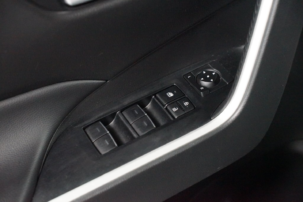 Certified 2025 Toyota RAV4 XLE FWD image 31