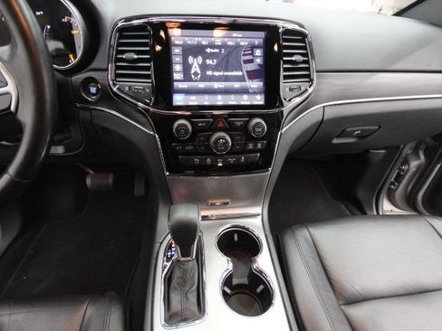 Used 2020 Jeep Grand Cherokee Limited image 21