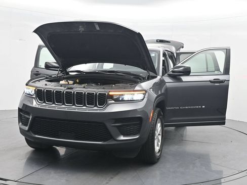 Used 2024 Jeep Grand Cherokee Laredo RWD image 43