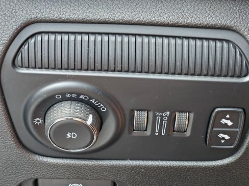 Used 2022 Jeep Wagoneer Series II RWD image 7