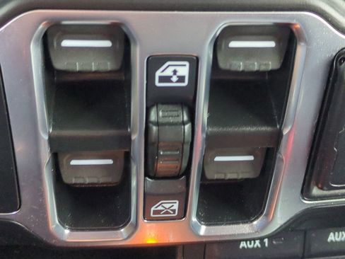 Used 2023 Jeep Wrangler Unlimited image 19