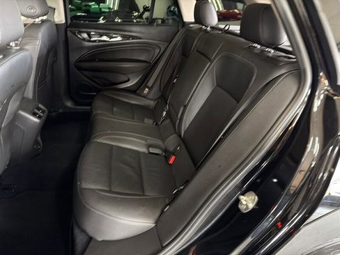 Used 2019 Buick Regal Essence w/ Driver Confidence Package I image 23