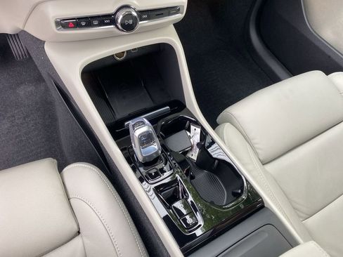 Used 2023 Volvo XC40 B5 Plus w/ Driver Assist Package AWD/4WD image 22